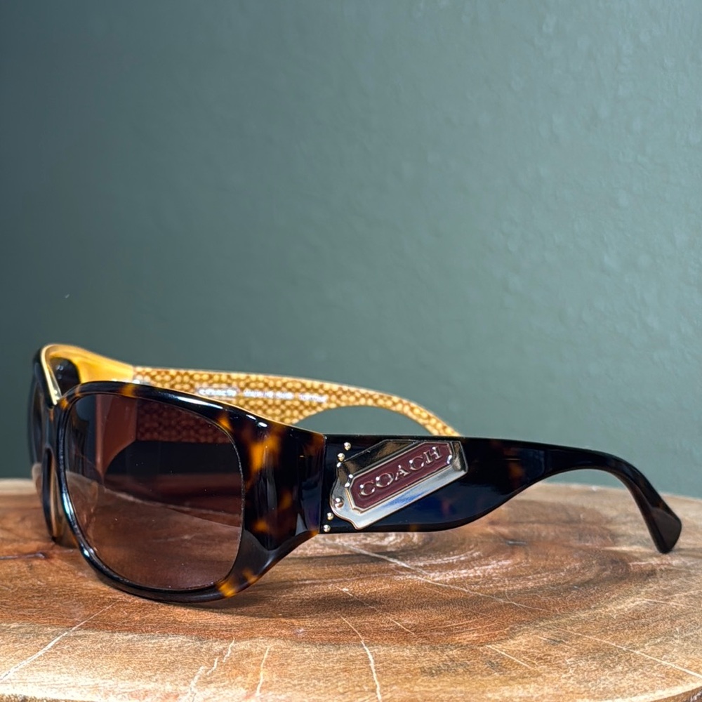 COACH TORTOISE MADELINE HANG TAG SUNGLASSES WITH HARDSHELL CASE